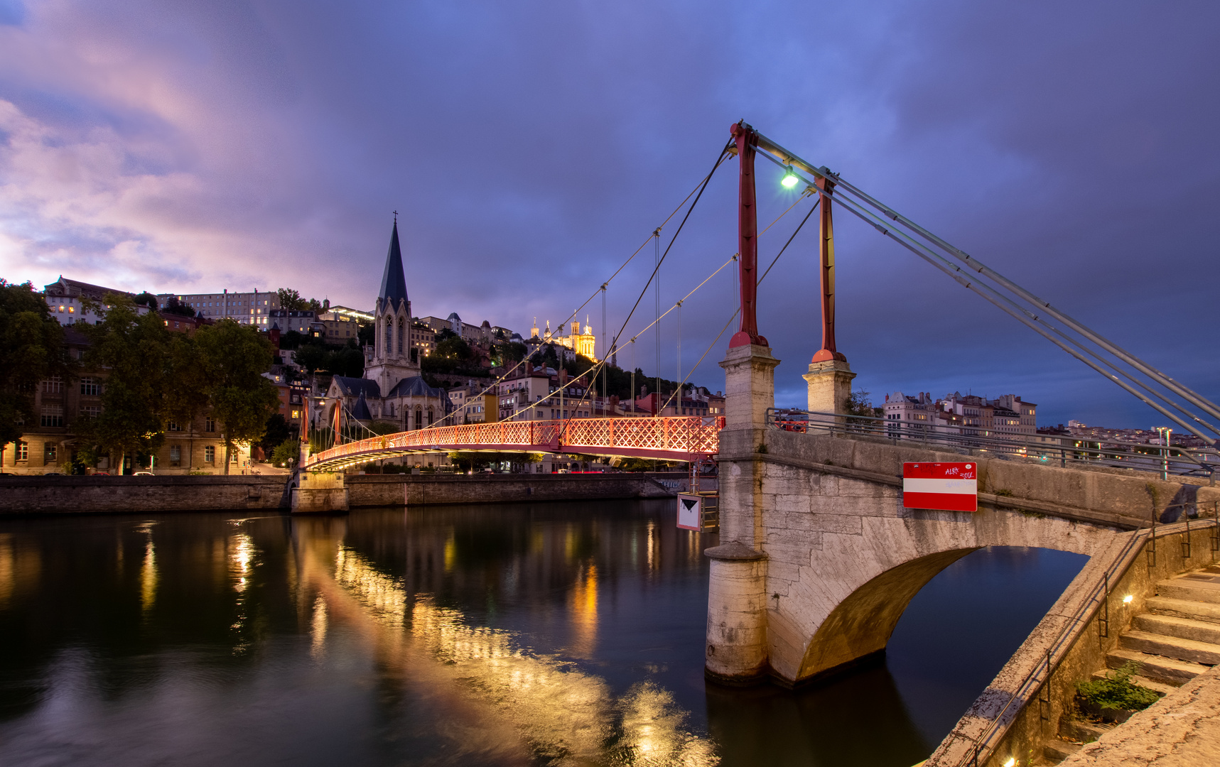 Lyon - Vieux Lyon - Passerelle Saint Georges de Lyon - Église Saint Georges - 03