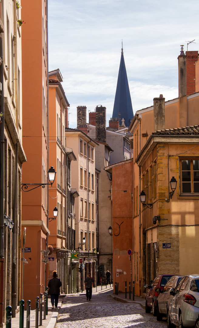 Lyon - Vieux Lyon - Rue du Doyenne - Église Saint Georges - 01