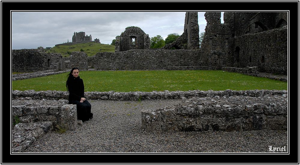 Lyriel in Abbey hore with the view to Rock of Cashel