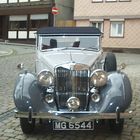 M G Oldtimer auf einer Hochzeits Fahrt