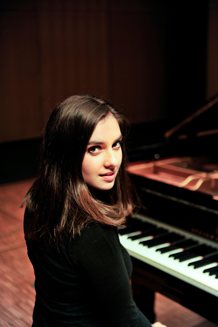 M. Kumar on Steinway (MH-FR-Conzert Hall)