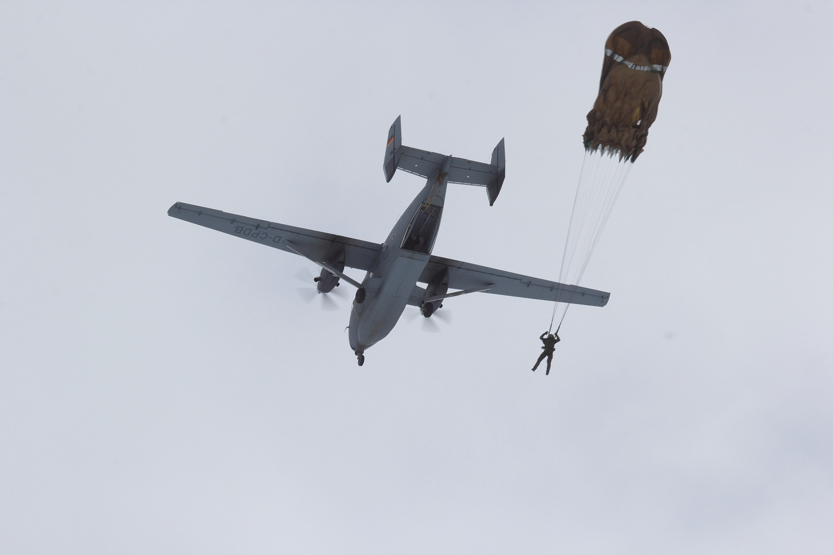 M28 Skytruck - setzt Fallschirmspinger ab - in Mieming in Tirol - 31 1 2020