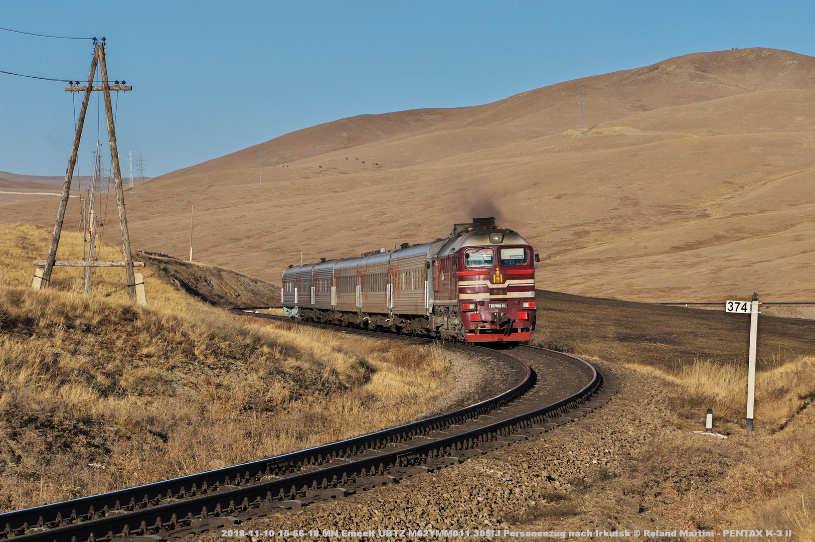 M62YMM011 mit Personenzug nach Irkutsk