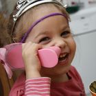 Ma Princesse au telephone ................... avec sa chaussure de Princesse !!!!!!!!!!!