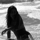 ma showgirl se la joue ds les vagues sur le rivage!