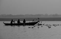 MAÑANA CON NIEBLA EN EL GANGES