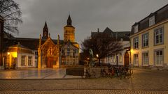 Maastricht - Keizer Karelplein -  Sint Servaas Basiliek - 01