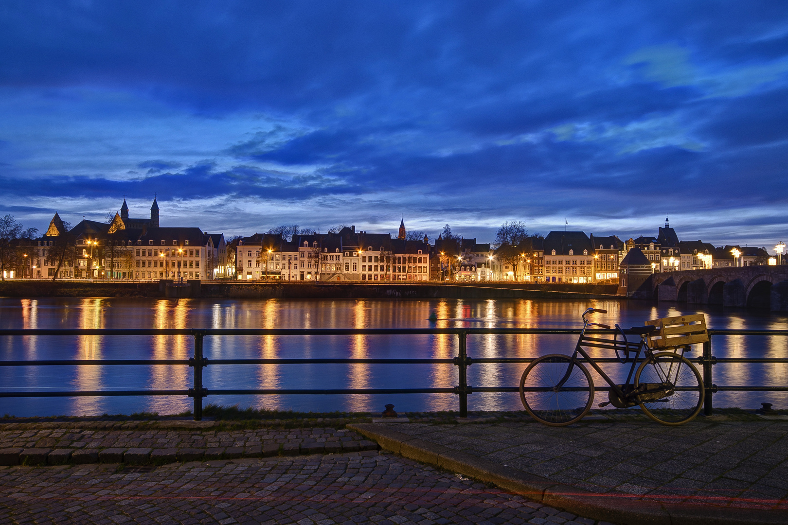 Maastricht - Meuse River - St. Servatius Bridge - 01