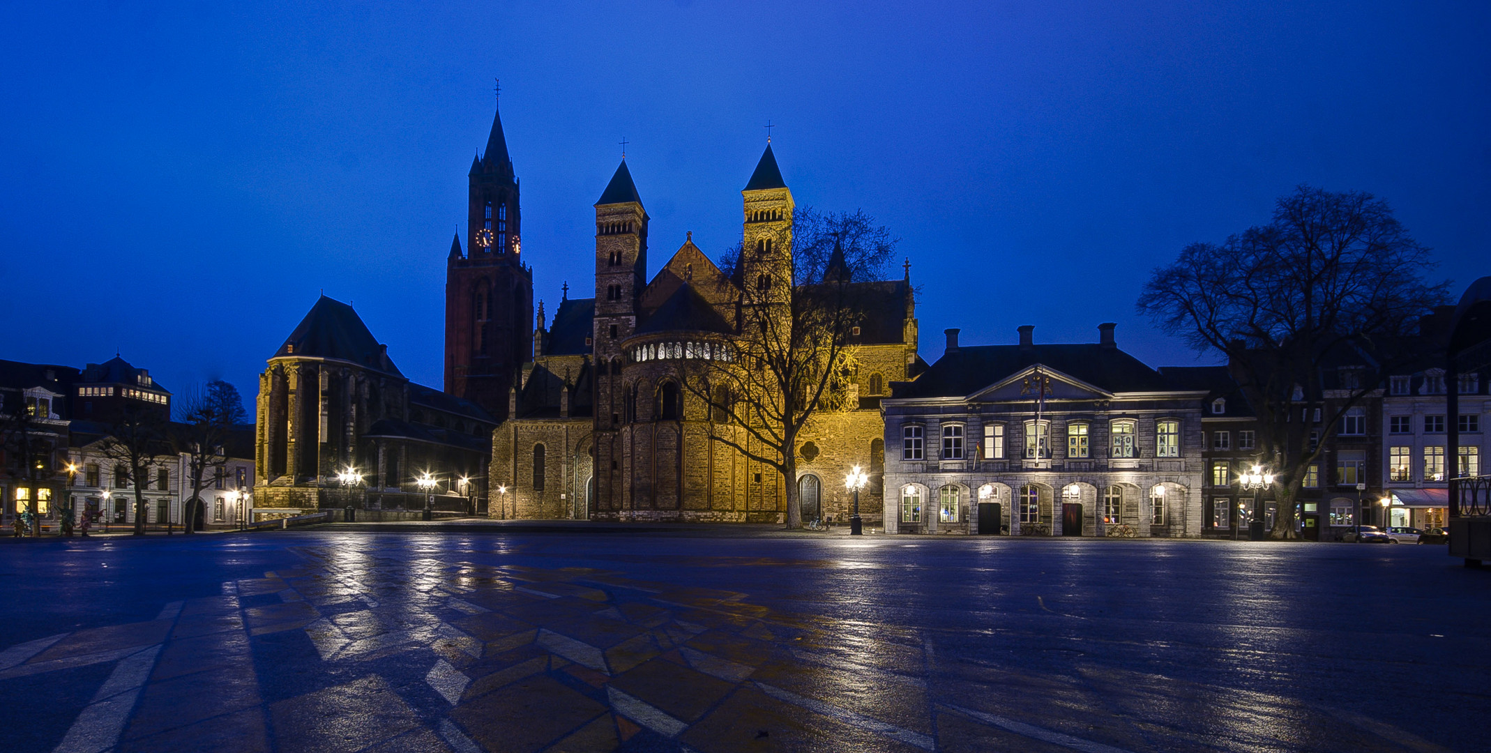 Maastricht - Vrijthof - Saint John's Church and Saint Servatius Basilica - 01