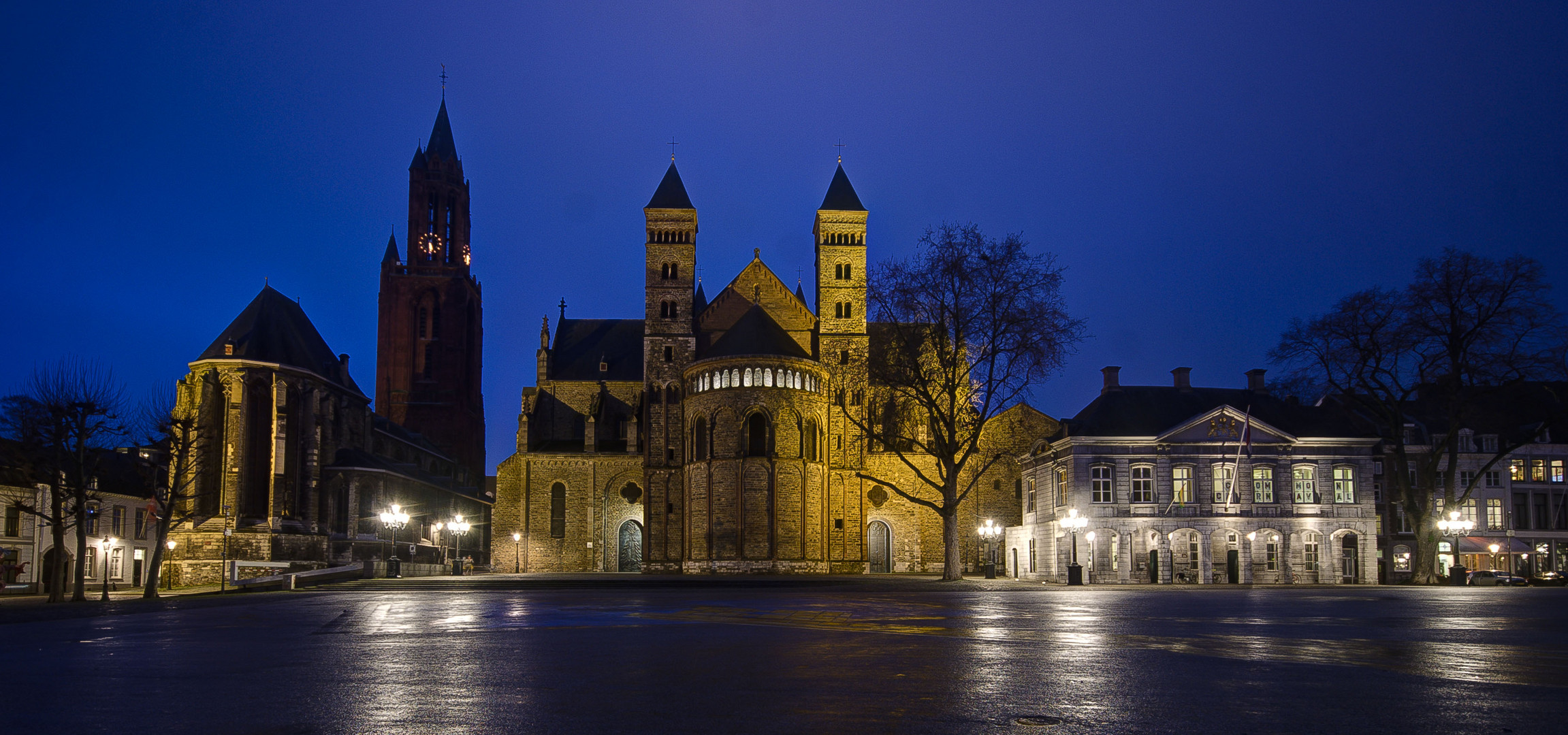 Maastricht - Vrijthof - Saint John's Church and Saint Servatius Basilica - 02