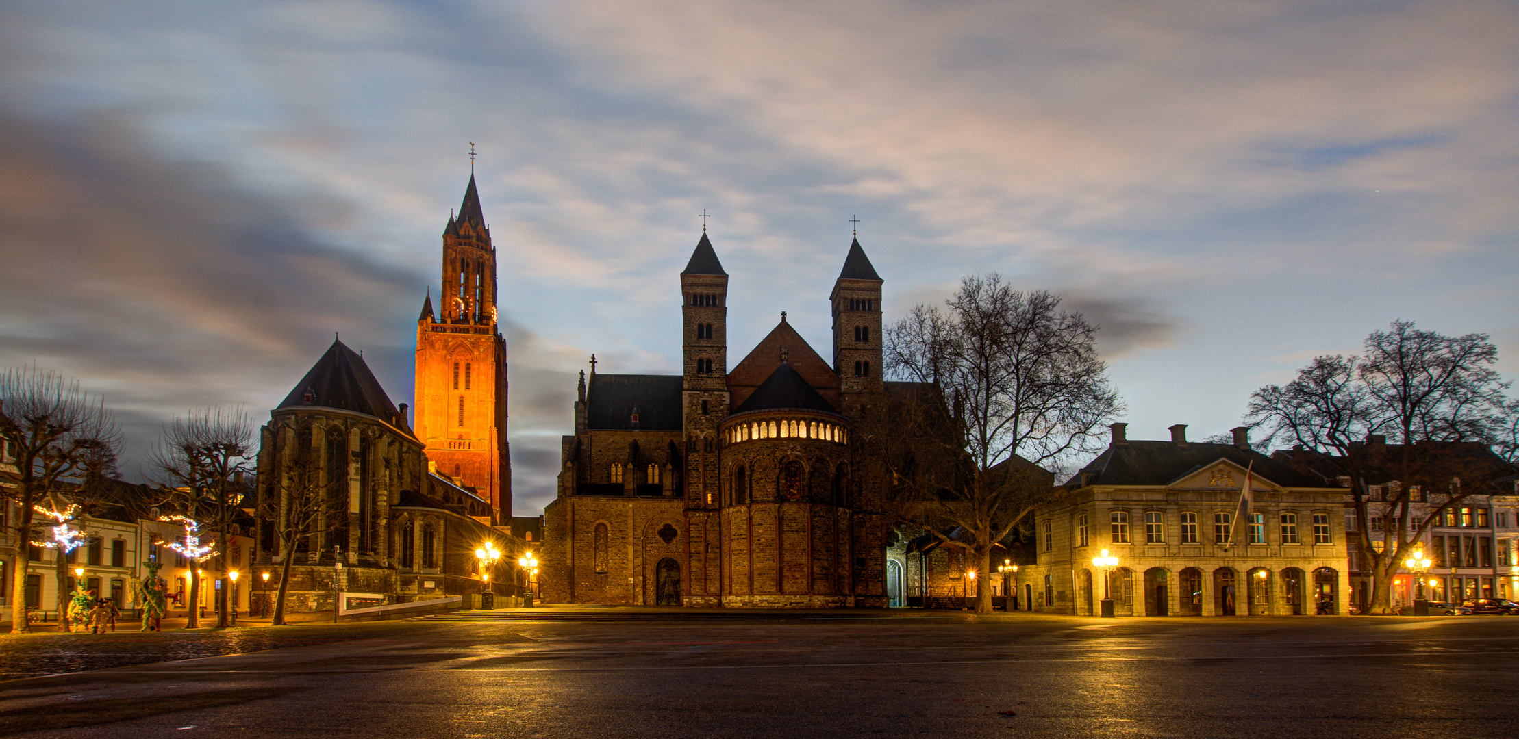 Maastricht - Vrijthof - Sint Janskerk en Sint Servaas Basiliek - 02