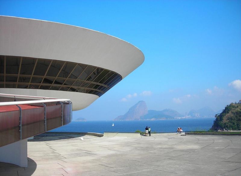 MAC - Museum of Contemporary Art over Guanabara Bay / Series: Architecture of Rio.