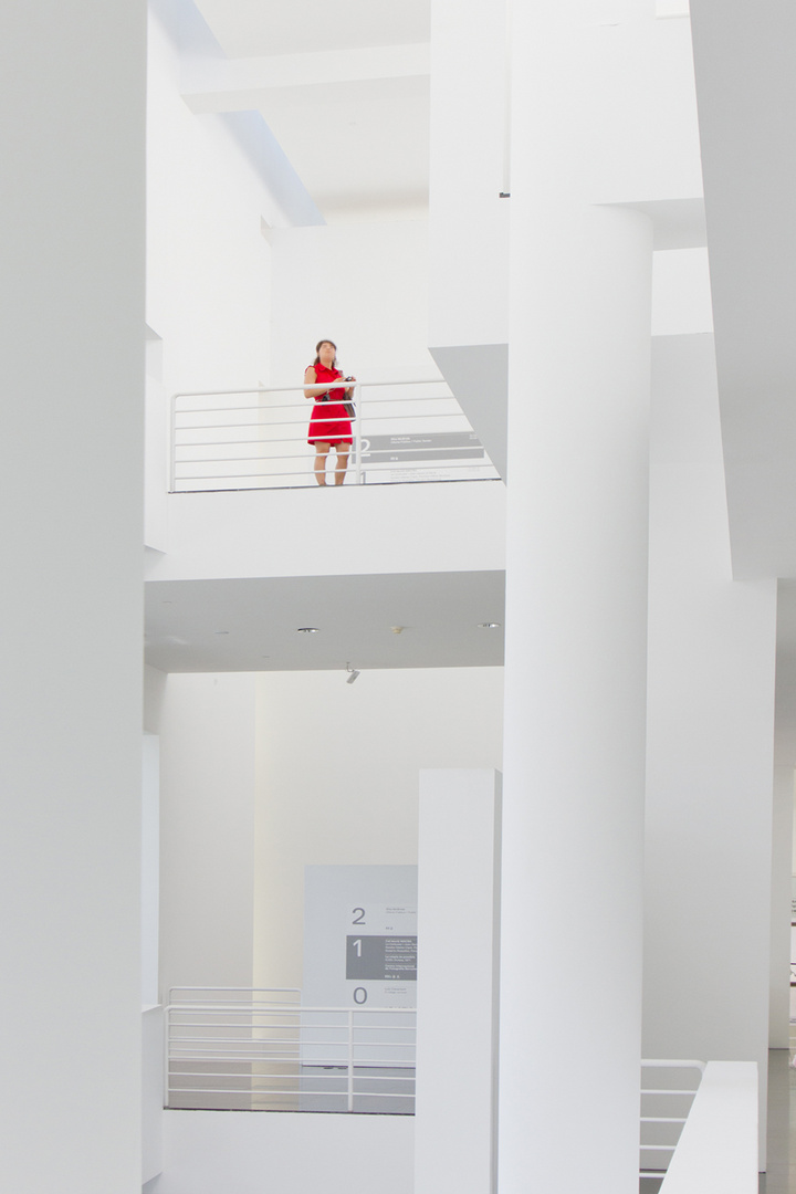 MACBA Lady in Red