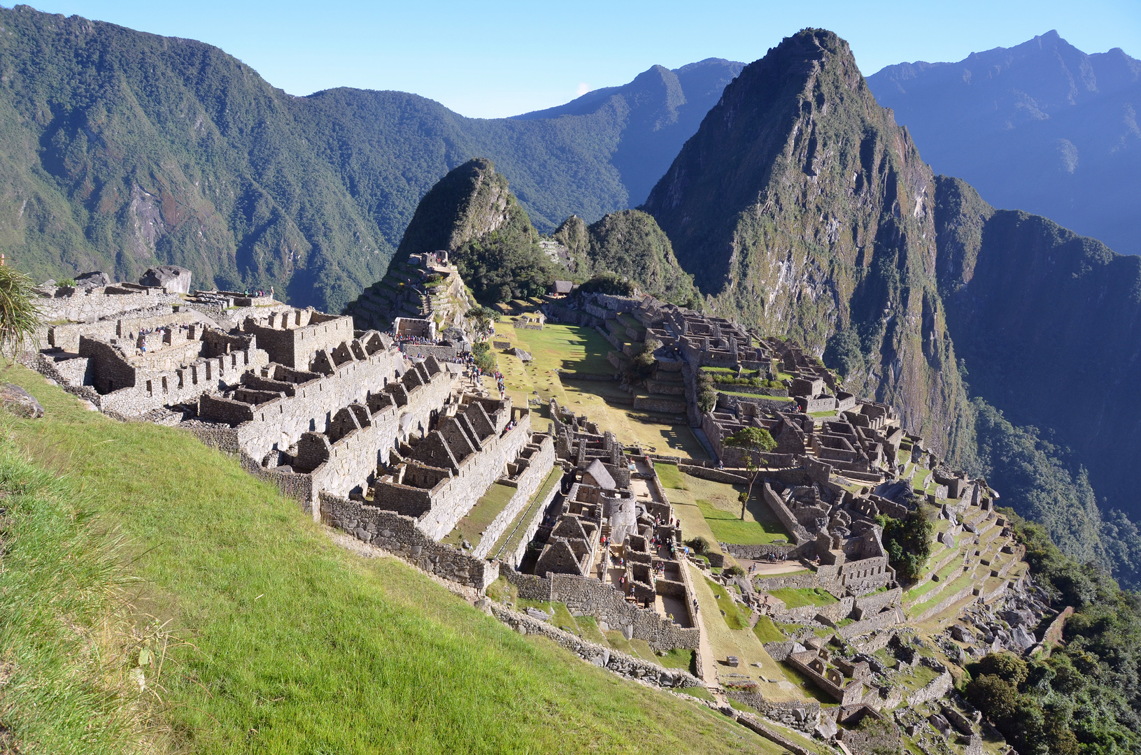 Machu Picchu mit dem Huayna Picchu (2720 m)