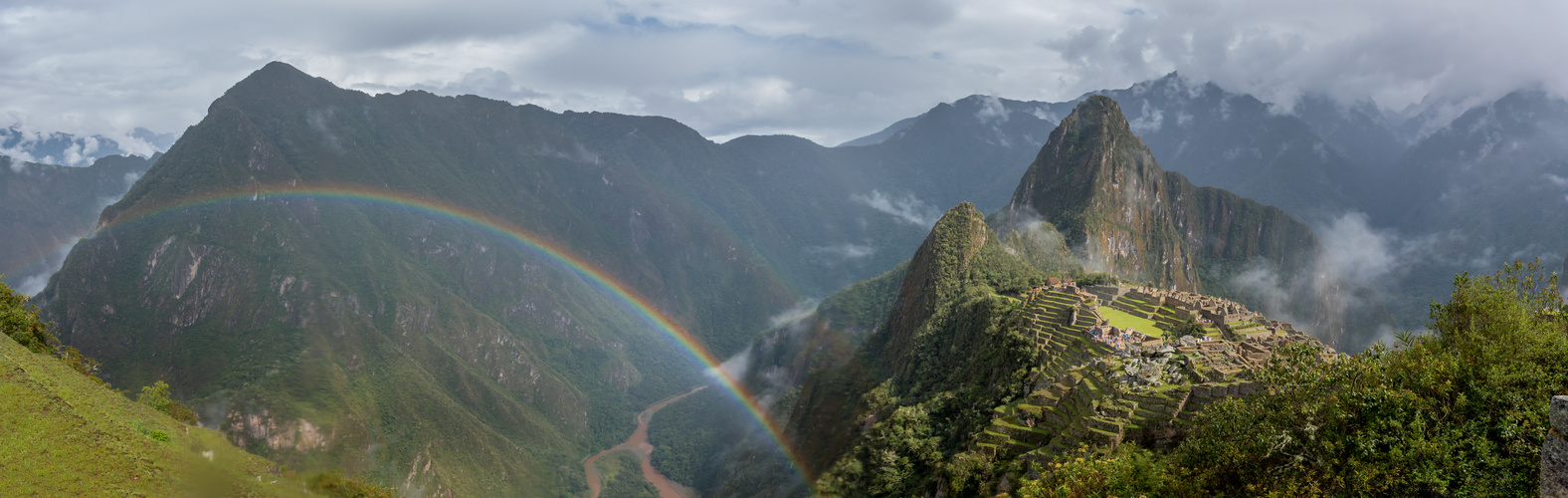 Machu Picchu mit Regenbogen