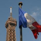 Madame Eiffel et le drapeau tricolore