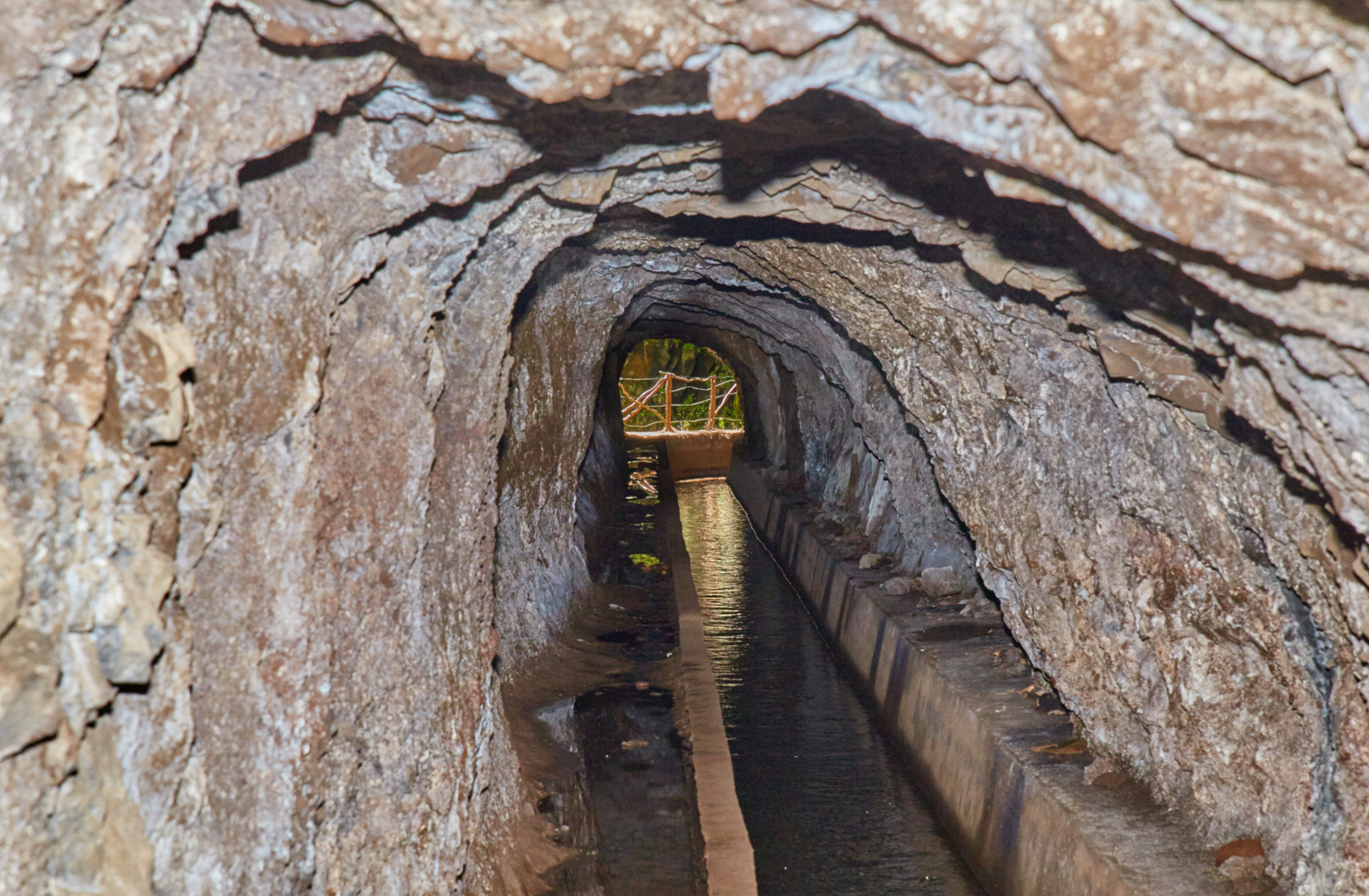 Madeira 10 (Levada-Tunnel)