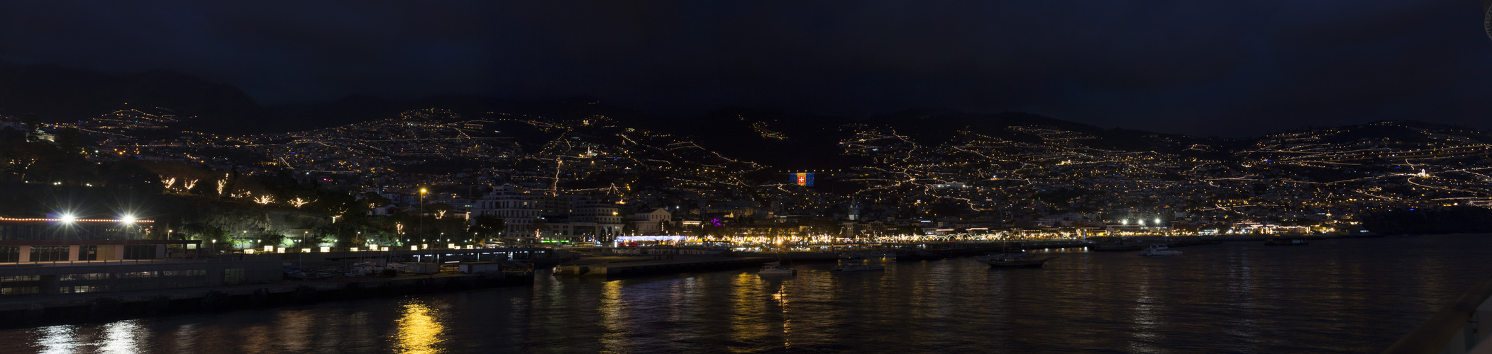 Madeira bei Nacht zur Weihnachtszeit