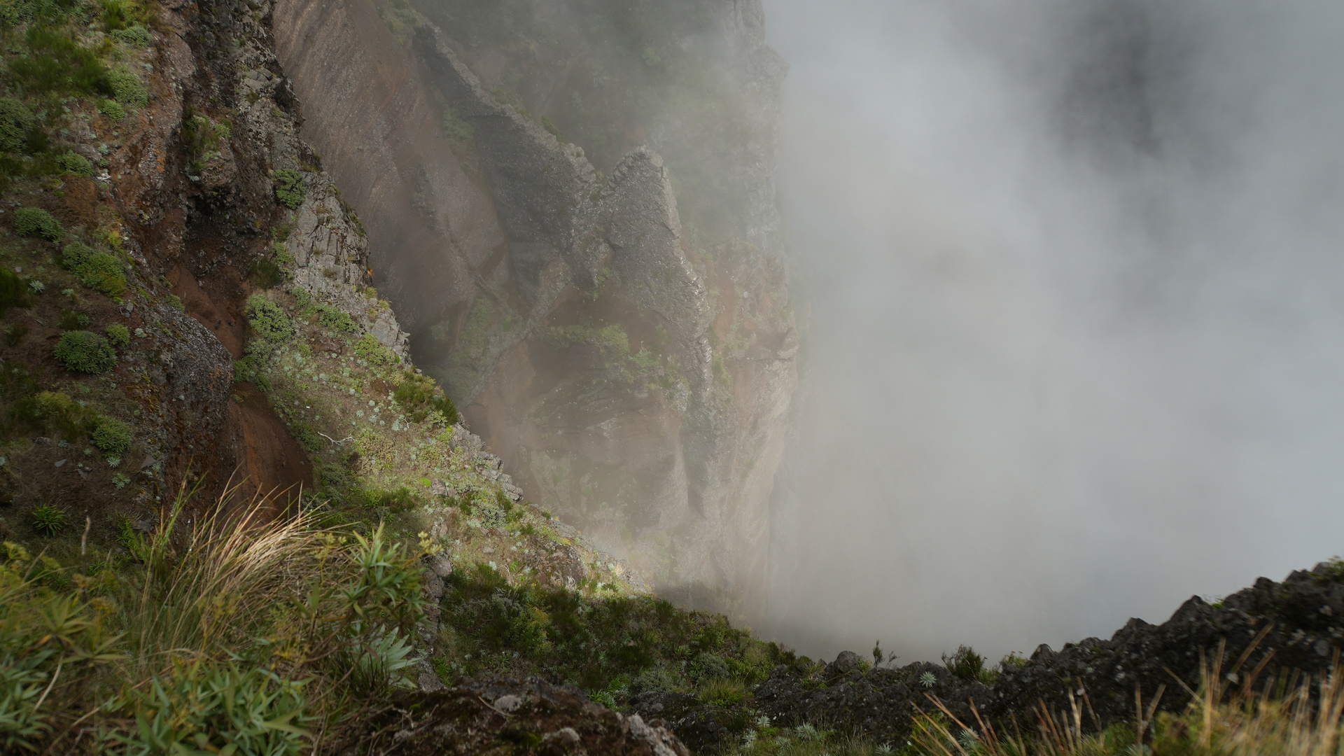 Madeira_2023_45_Madeira-PR1 nächstes Ziel Pico do Gato, Blick in die Hölle