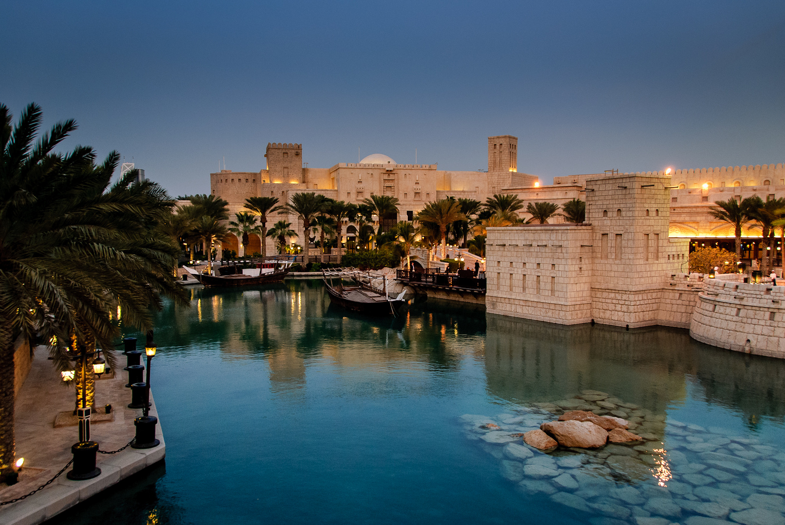 Madinat Jumeira in de Abenddämmerung