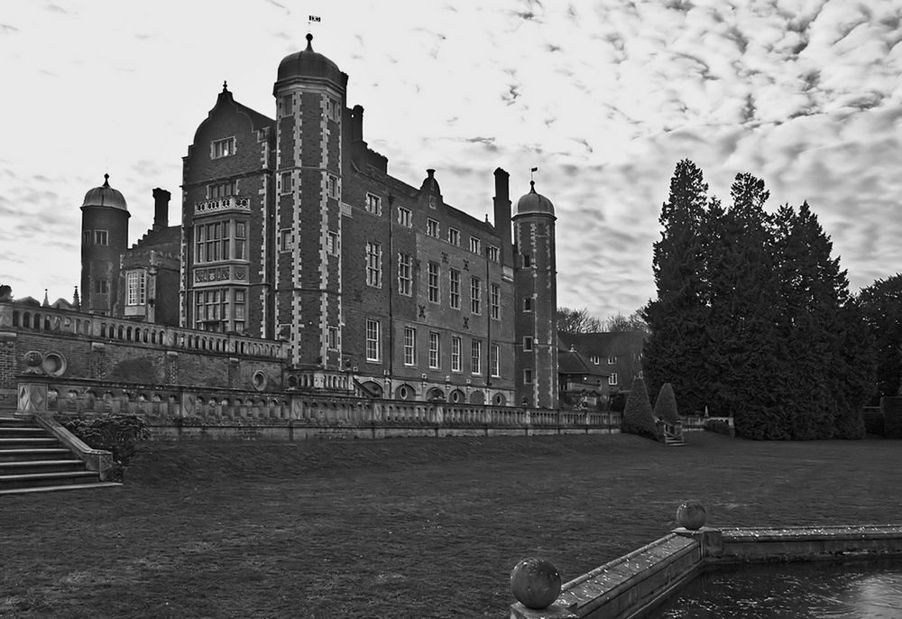  Madingley Hall vu du parc  --  Cambridge  --  Blick auf Madingley Hall von dem Park aus