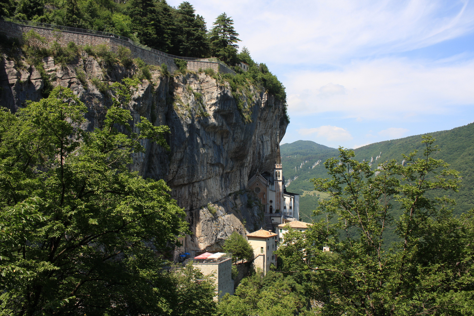 Madonna Della Corona, Kirche am Felsen