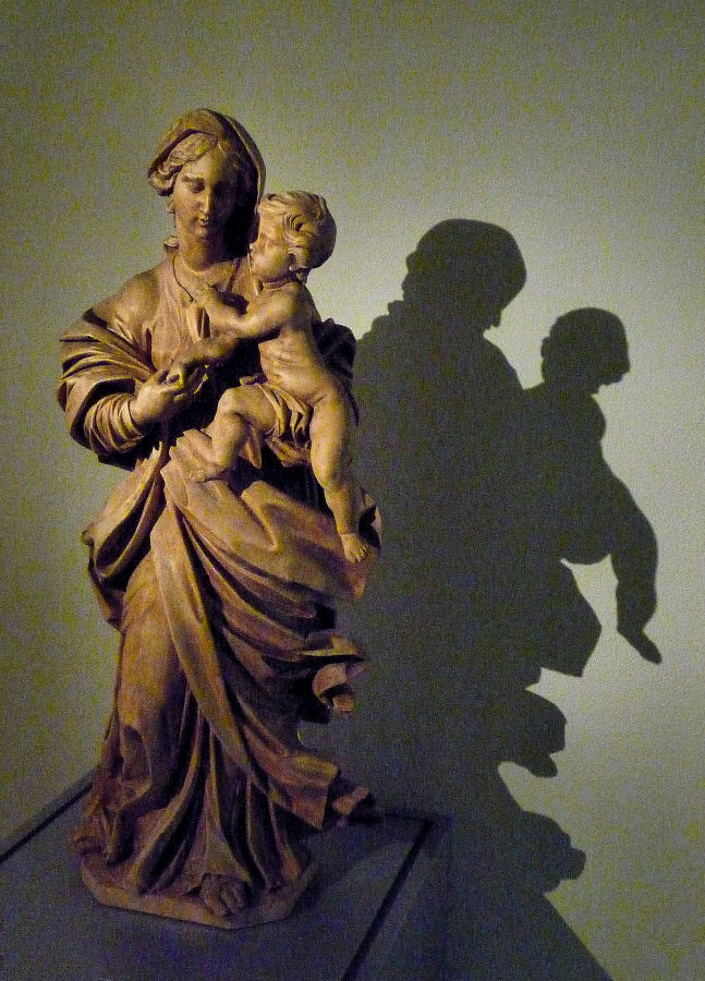 Madonna mit Licht und Schatten