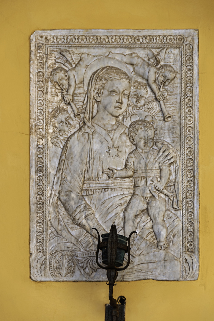 Madonnen-Relief mit Kind