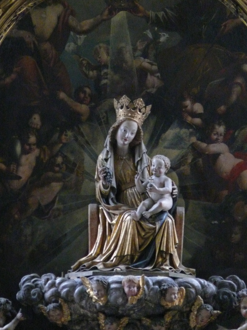 madonnenskulptur in der Kath. Pfarrkirche St.Marien in Wasserburg am Inn