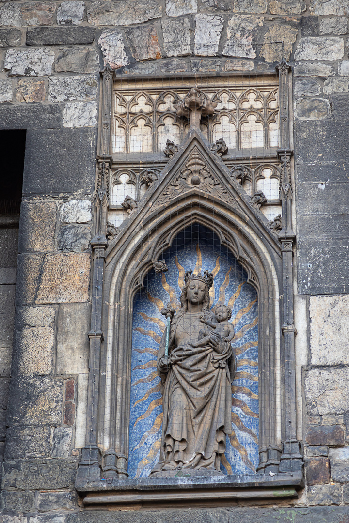 Madonnenstatue im Ponttor