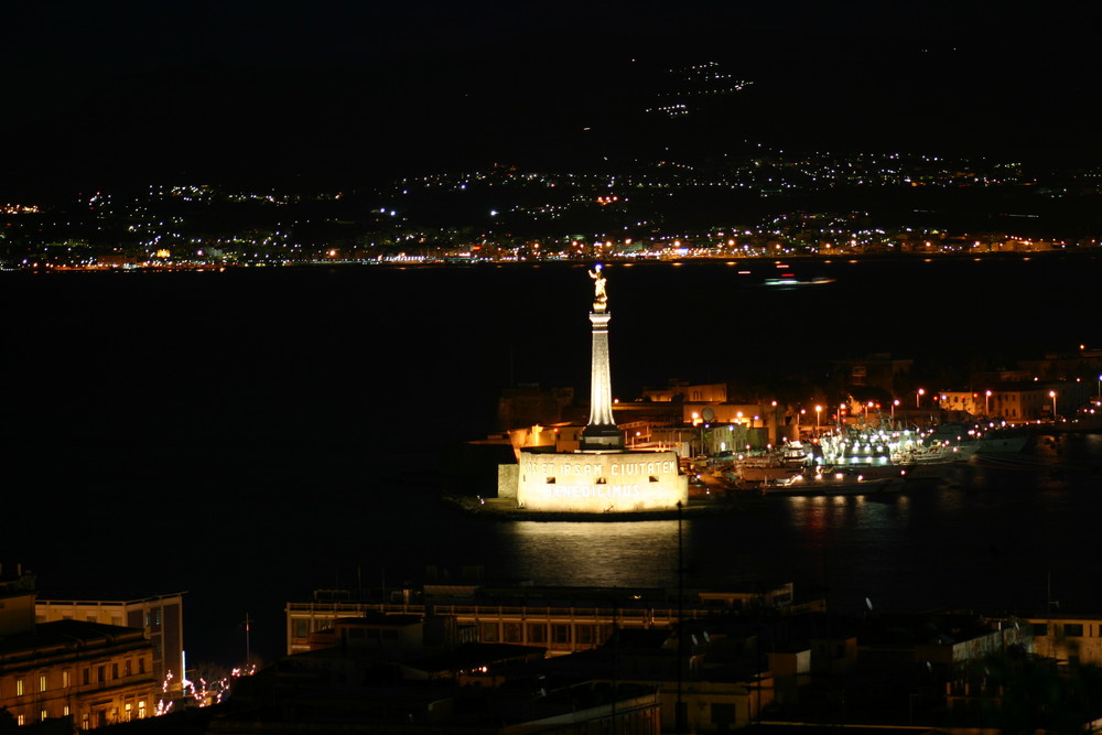 Madonnina sullo stretto di Messina