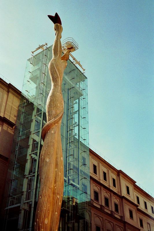Madrid 2003: Vor dem Museo Reina Sofia