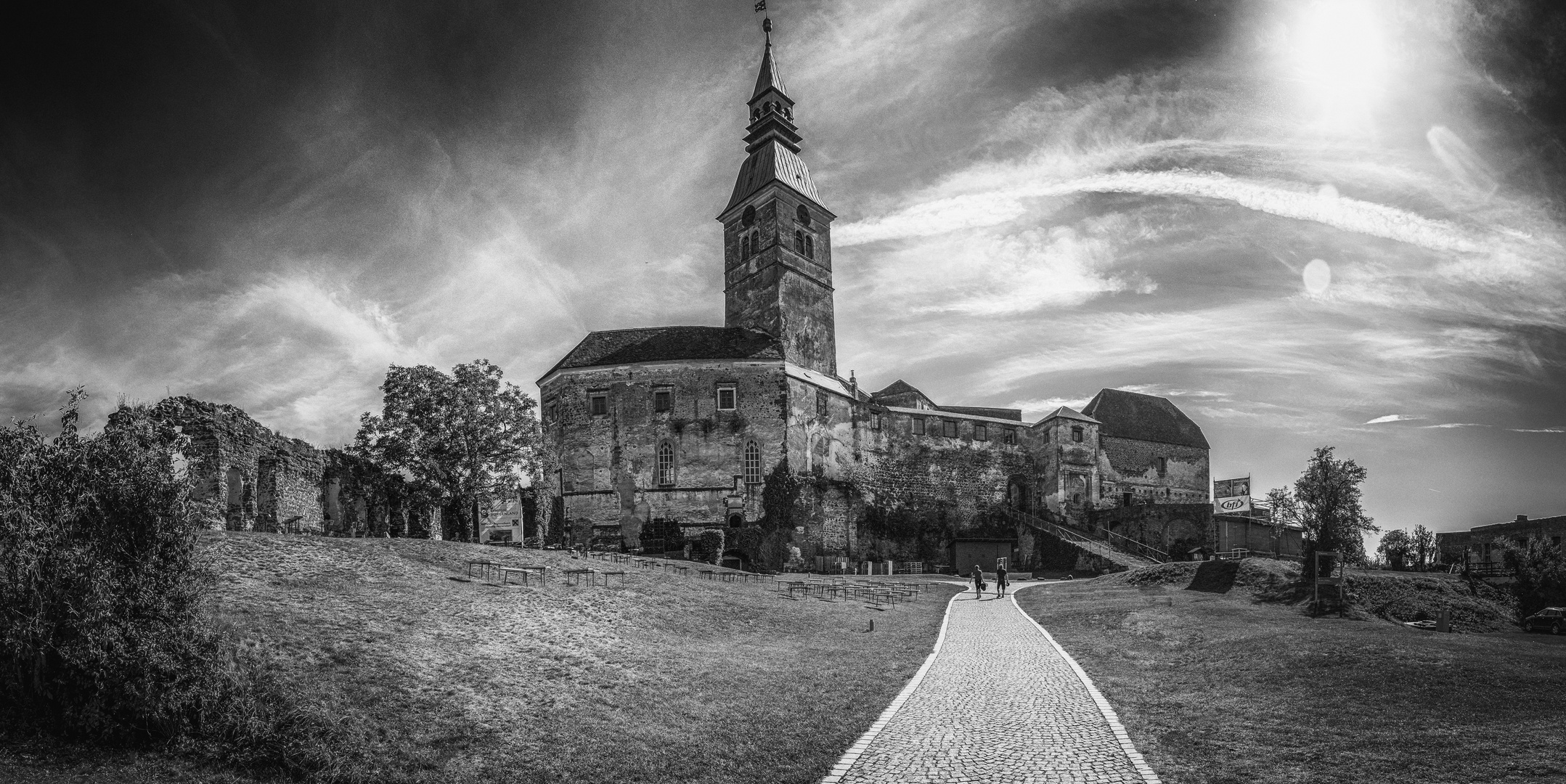 Mächtig und imposant - die Burg Güssing