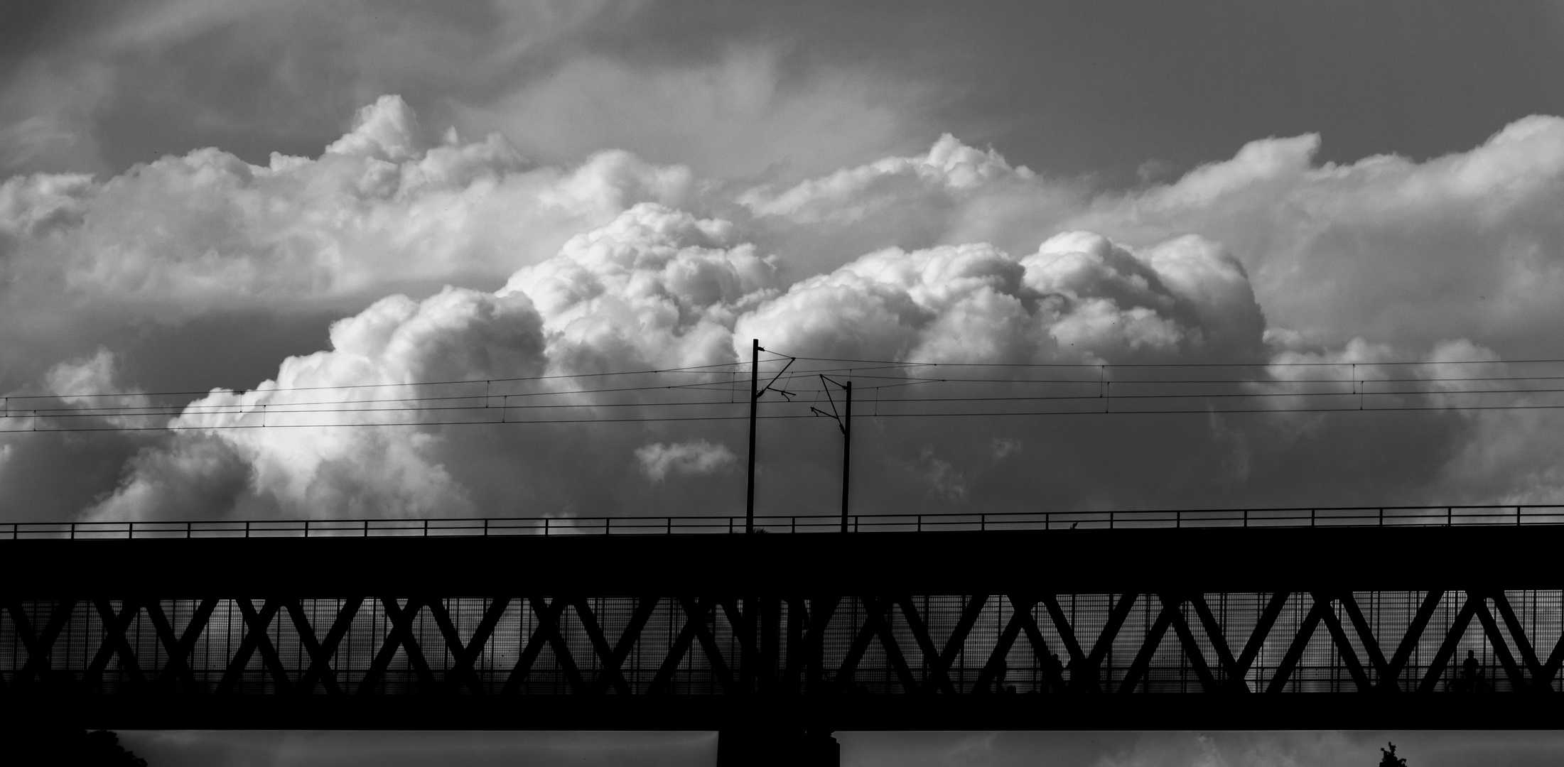 Mächtige Wolken am Horizont