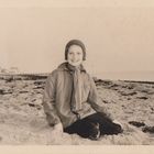 Mädchen, 1960 am Elbstrand vor Blankenese