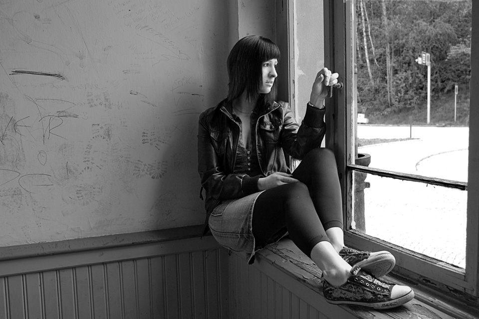 Mädchen am Fenster Foto & Bild portrait, portrait frauen