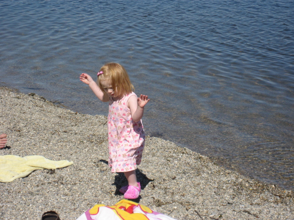 Mädchen am See.