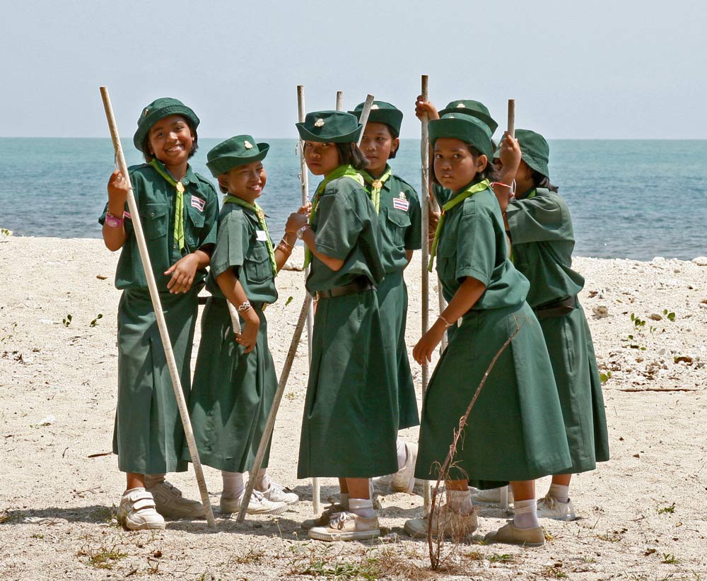 MÄDCHEN AM STRAND