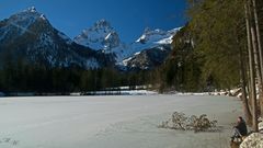 Mädchen am Weiher