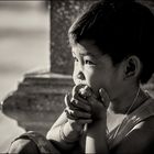 Mädchen an der Promenade am Tonle Sap