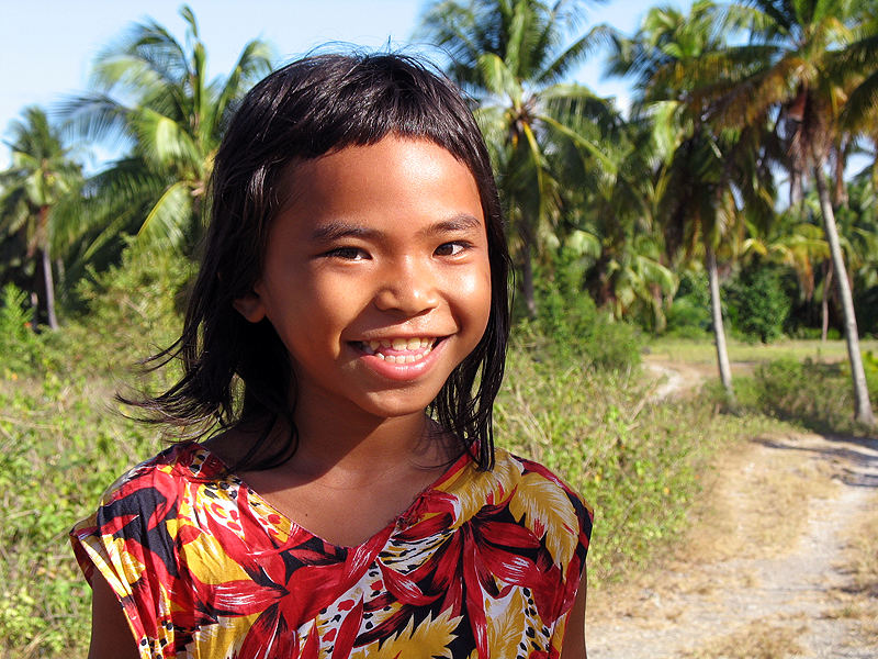 Mädchen auf Cabilao Island, zwischen Bohol und Cebu