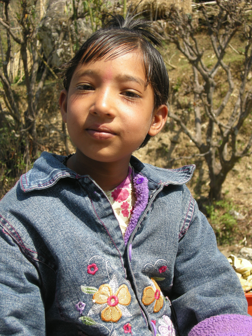 Mädchen auf dem Lande Nähe Pokhara