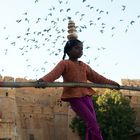 Mädchen auf dem Seil in Jaisalmer - Indien