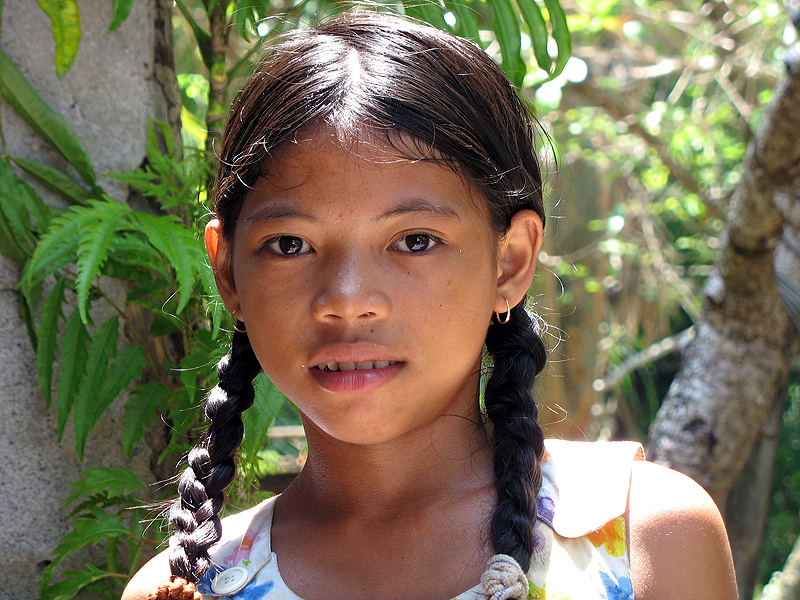 Mädchen auf Mantigue Island, Camiguin vor Mindanao