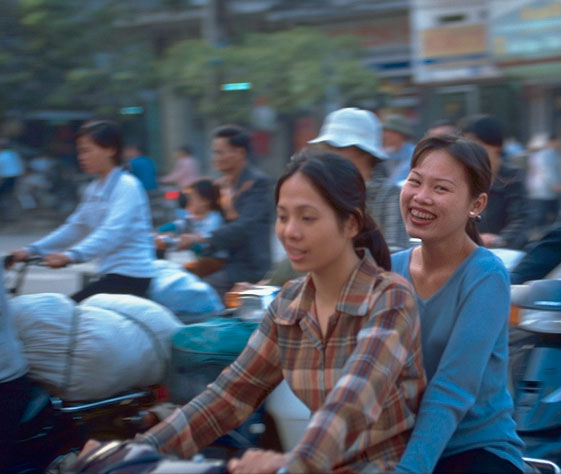 Mädchen auf Moped