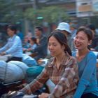 Mädchen auf Moped