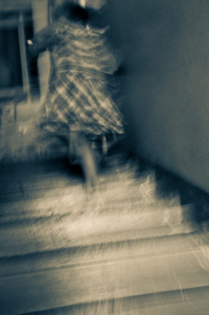 Mädchen auf Treppe_1