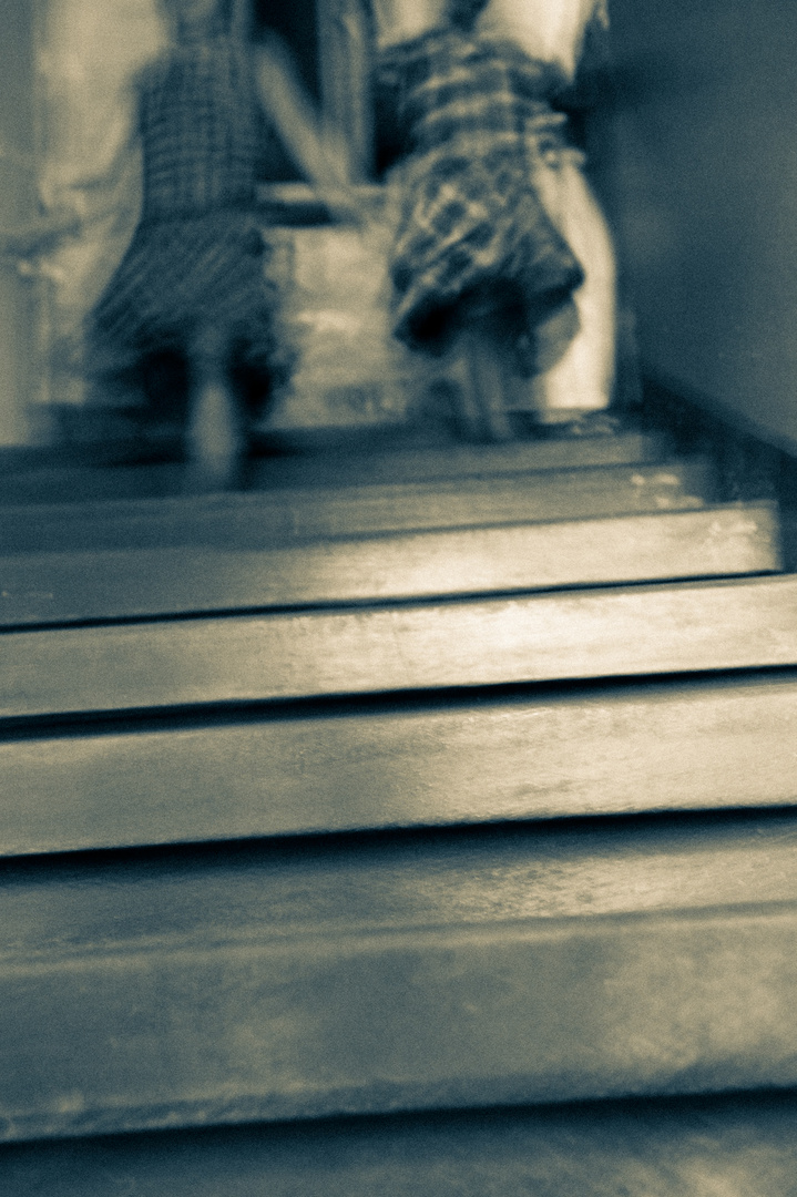 Mädchen auf Treppe_2