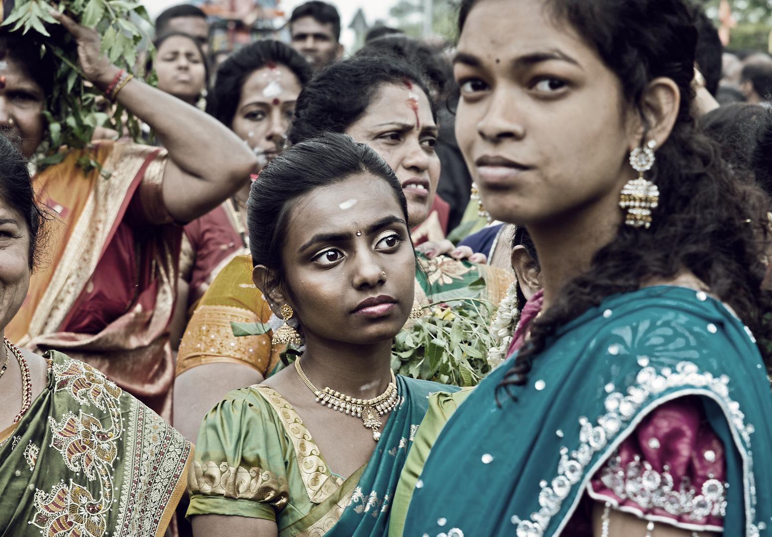 Mädchen beim hinduistischen Tempelfest