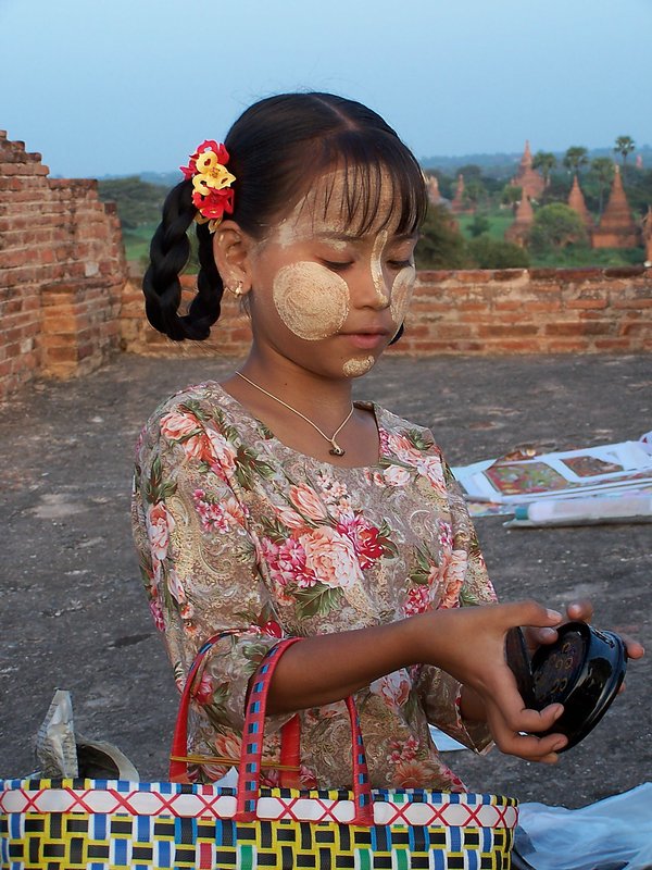Mädchen in Bagan